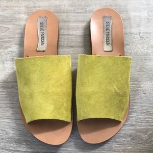Flat sandals